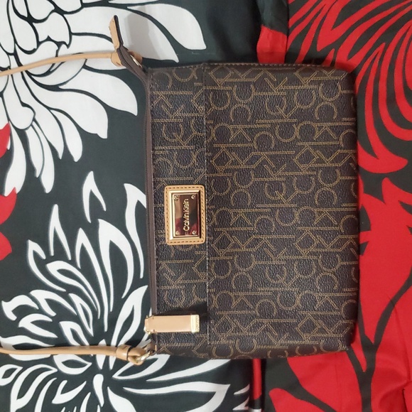 Calvin Klein Brown Signature Crossbody Bag - Picture 3 of 8